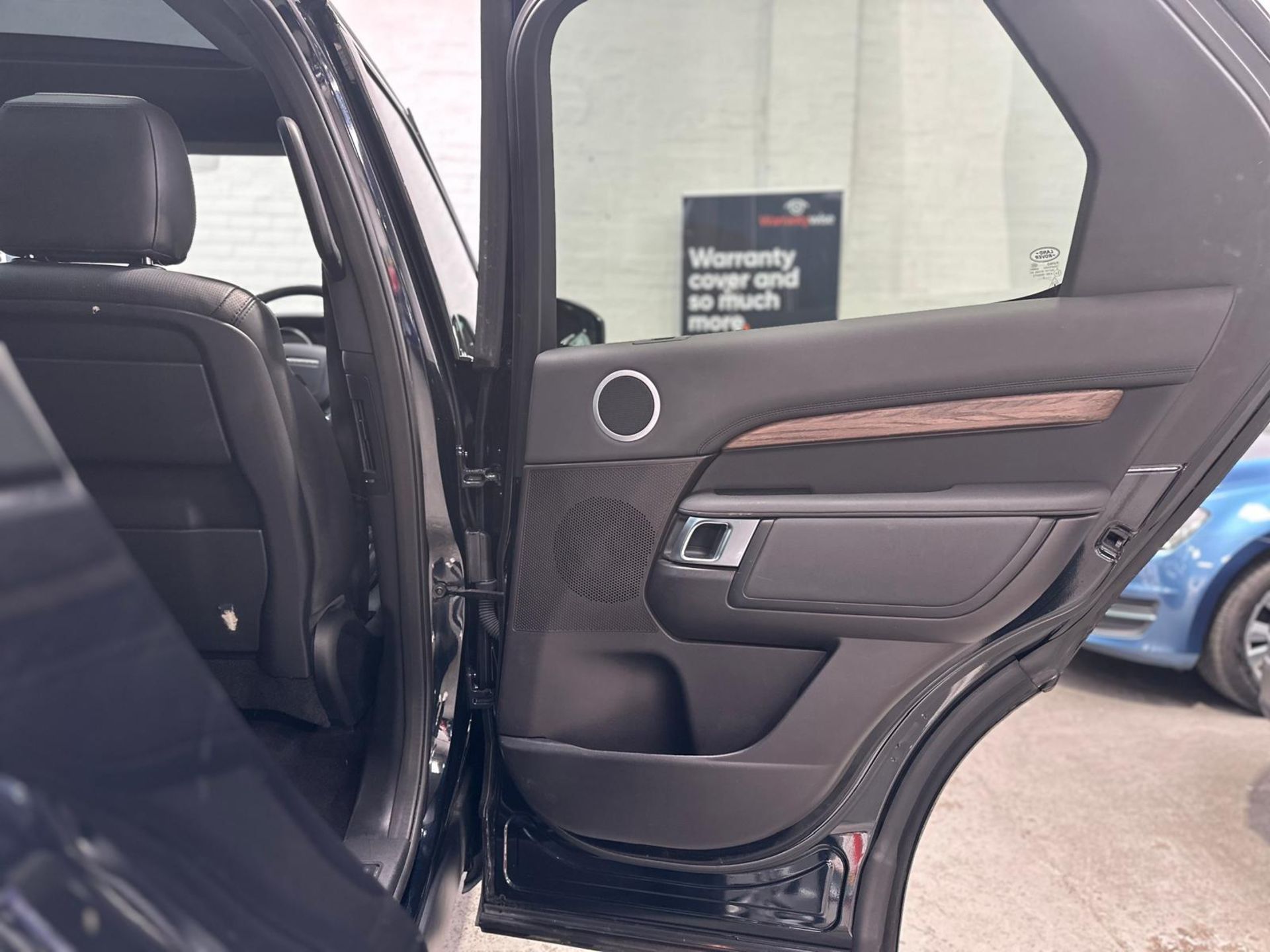 **(ONLY 76K MILEAGE)** 2017 LAND ROVER DISCOVERY HSE >>--NO VAT ON HAMMER--<< - Image 45 of 47