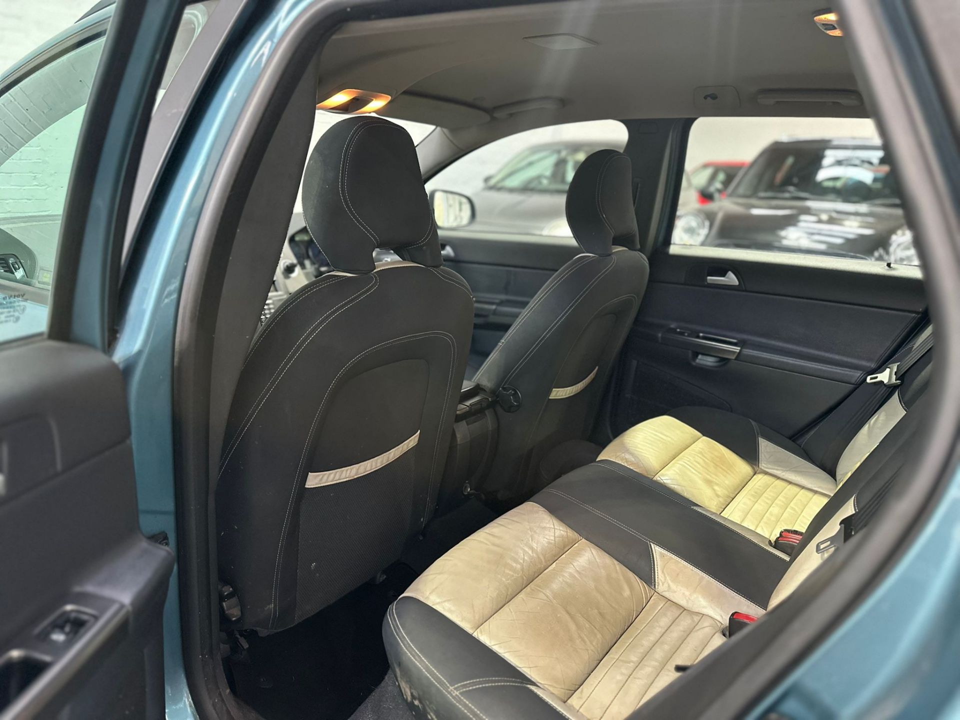 2009 VOLVO V50 R-DESIGN D DRIVE >>--NO VAT ON HAMMER--<< - Image 17 of 23