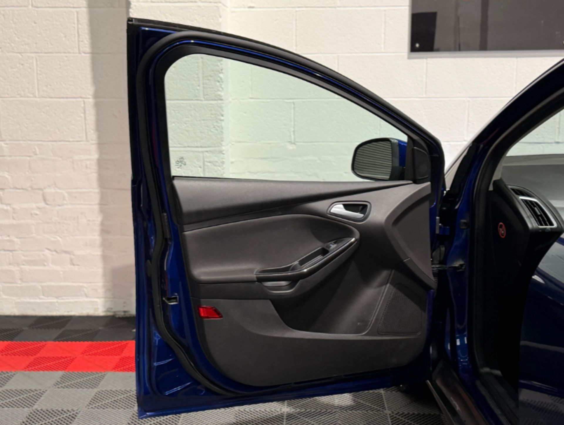 **(ONLY 90K MILEAGE)** 2015 FORD FOCUS 1.5 TDCI TITANIUM EURO 6 HATCHBACK >>--NO VAT ON HAMMER--<< - Image 22 of 31