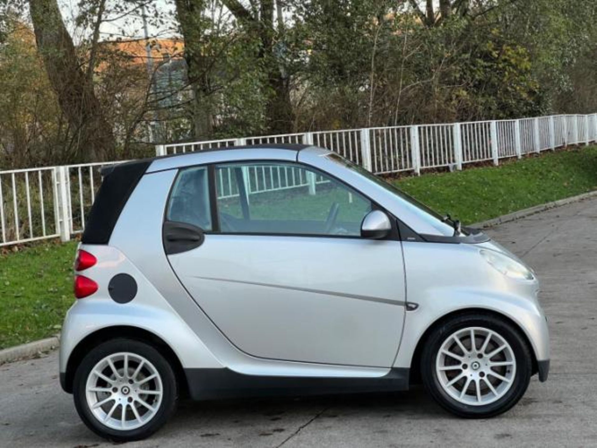 SMART FORTWO 1.0 MHD PASSION CABRIOLET AUTO 2DR – 2009>>--NO VAT ON HAMMER--<< - Image 2 of 36