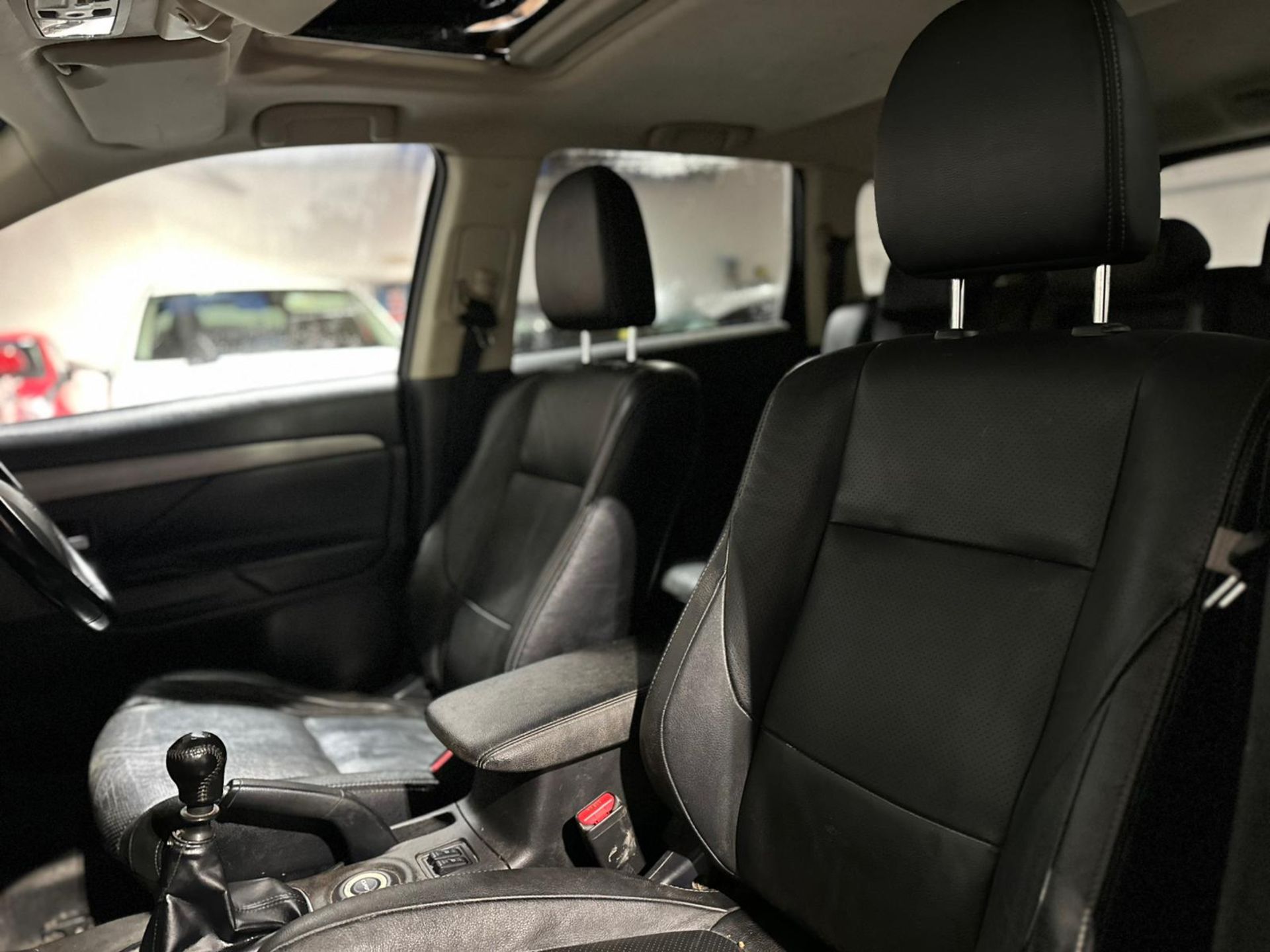 **(ONLY 118K MILEAGE)** 2013 MITSUBISHI OUTLANDER GX4 DI-D >>--NO VAT ON HAMMER--<< - Image 34 of 38