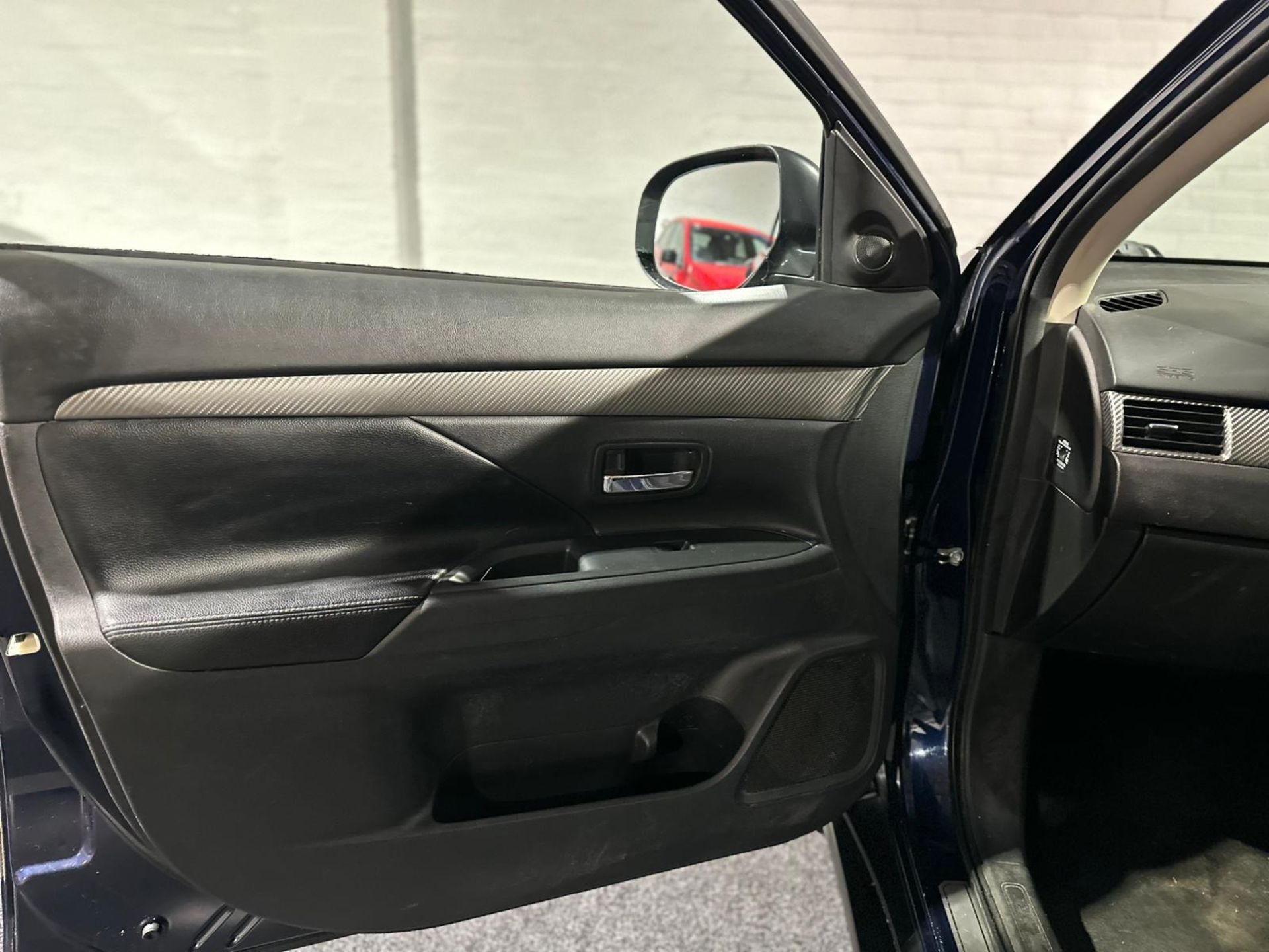 **(ONLY 118K MILEAGE)** 2013 MITSUBISHI OUTLANDER GX4 DI-D >>--NO VAT ON HAMMER--<< - Image 28 of 38