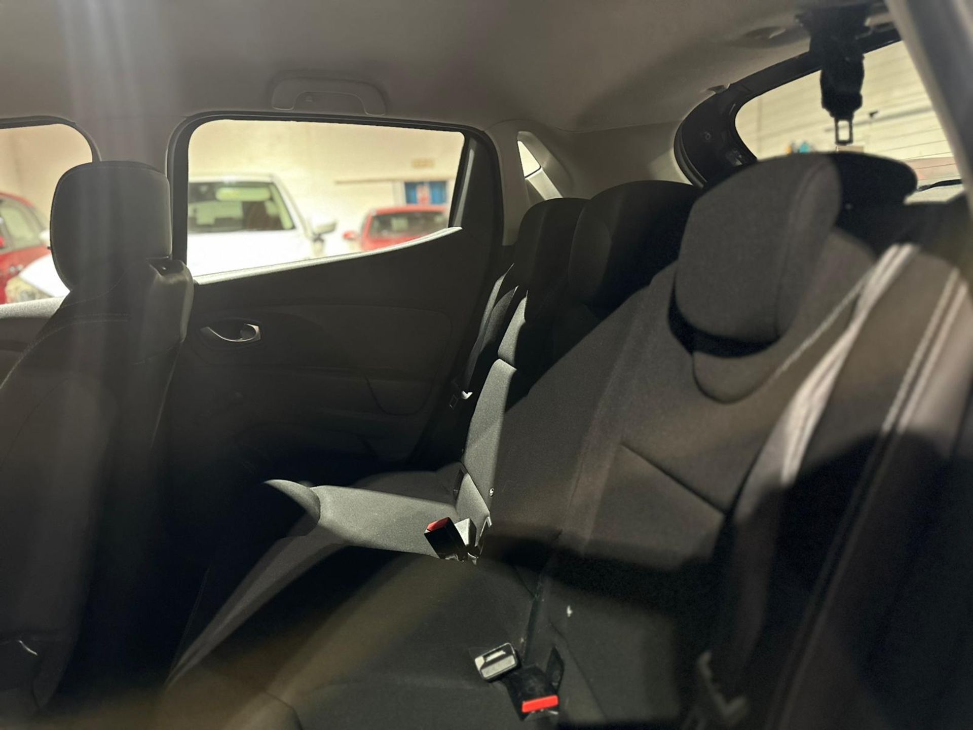 2016 RENAULT CLIO DYNAMIQUE NAV 16V – BLACK >>--NO VAT ON HAMMER--<< - Image 34 of 35