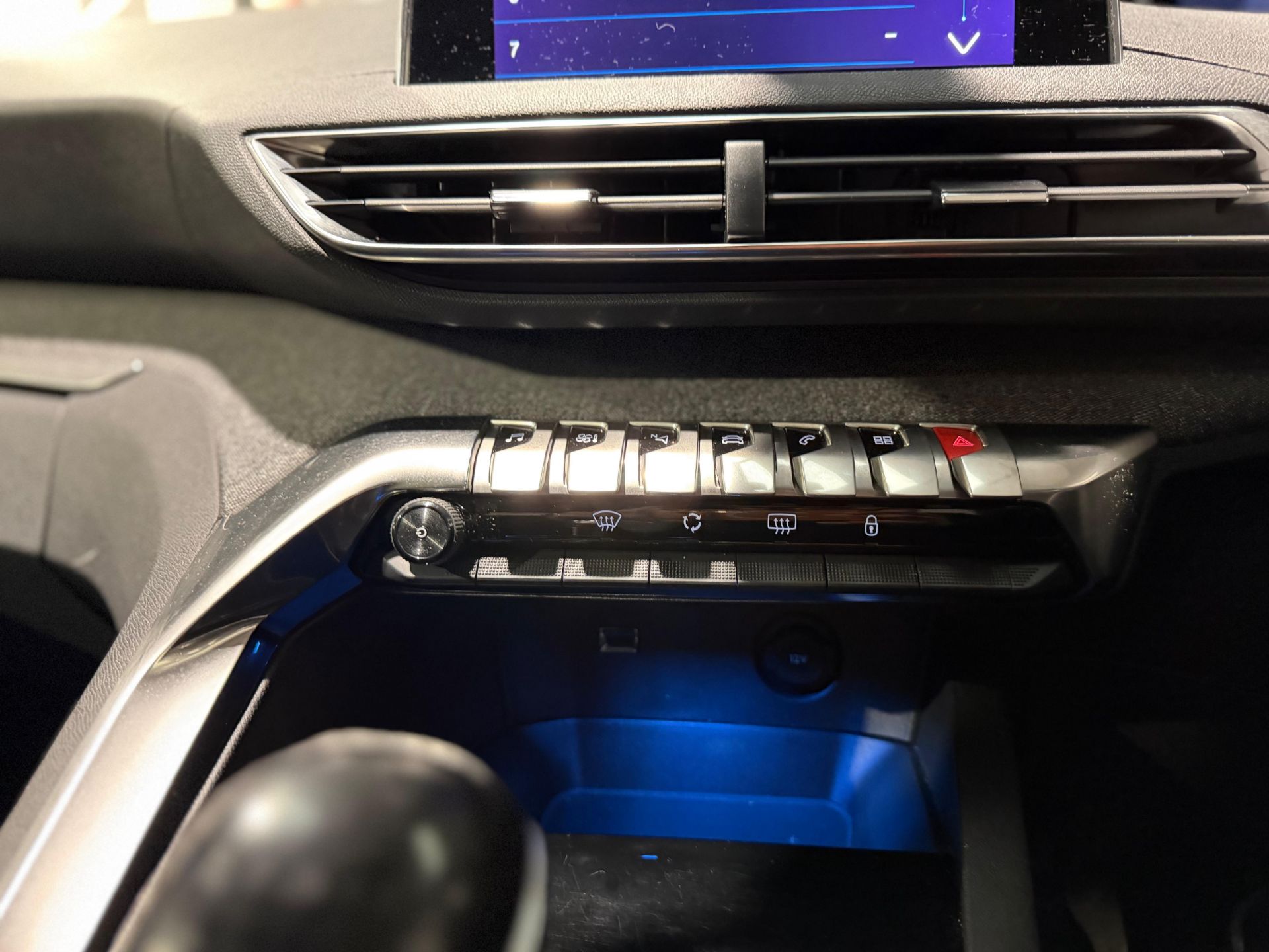 **(ONLY 69K MILEAGE)** 2018 PEUGEOT 3008 ALLURE S/S 1.2 PURETECH MANUAL >>--NO VAT ON HAMMER--<< - Image 25 of 28