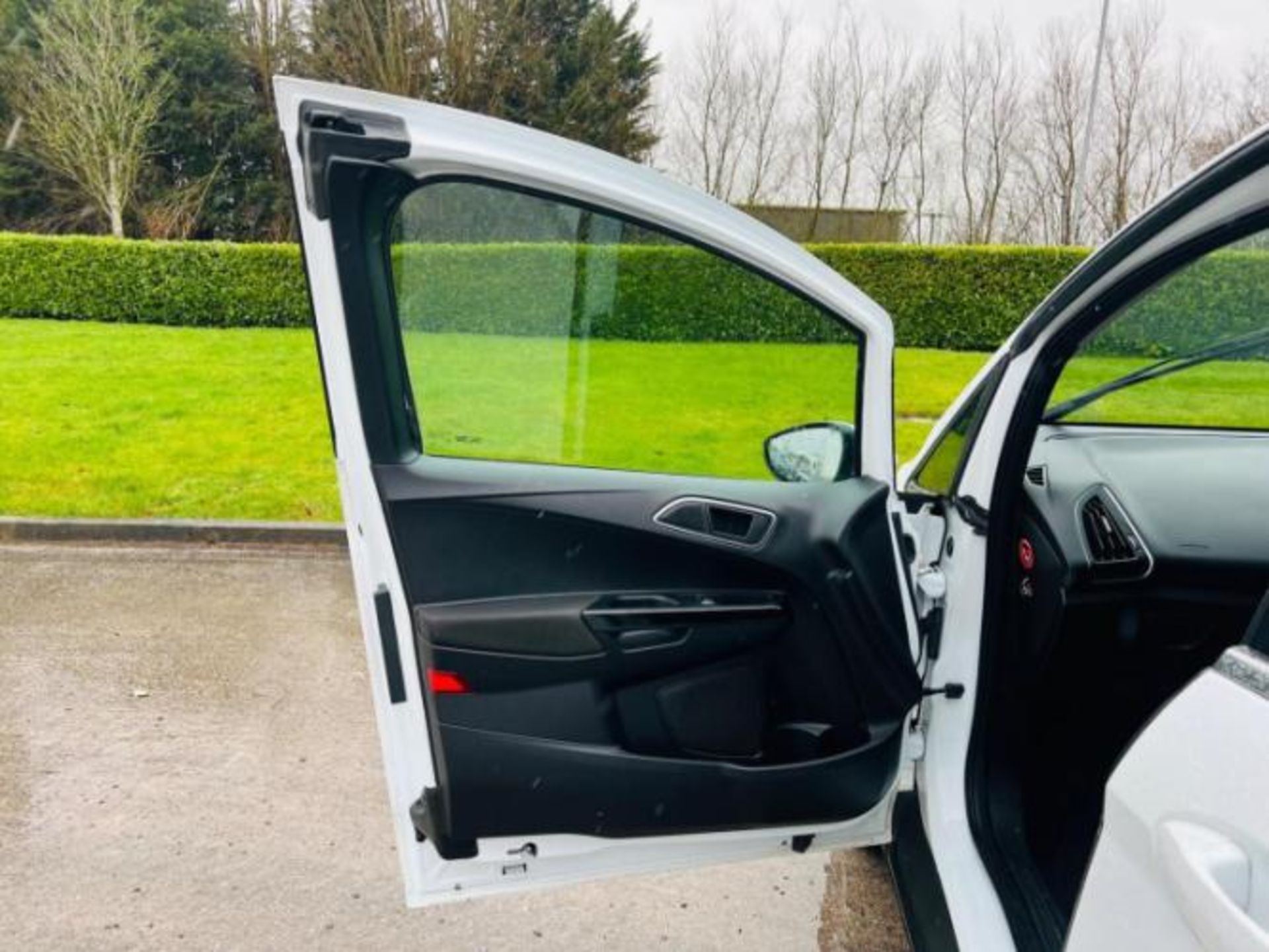 **(ONLY 114K MILEAGE)** 2012 FORD B-MAX ZETEC 1.4 PETROL MANUAL WHITE MPV >>--NO VAT ON HAMMER--<< - Image 12 of 26