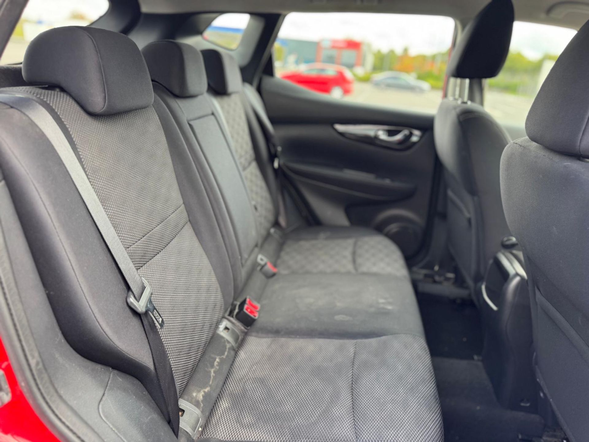 2015 NISSAN QASHQAI ACENTA DIG-T 1.2 PETROL SUV – MANUAL – RED>>--NO VAT ON HAMMER--<< - Image 11 of 14