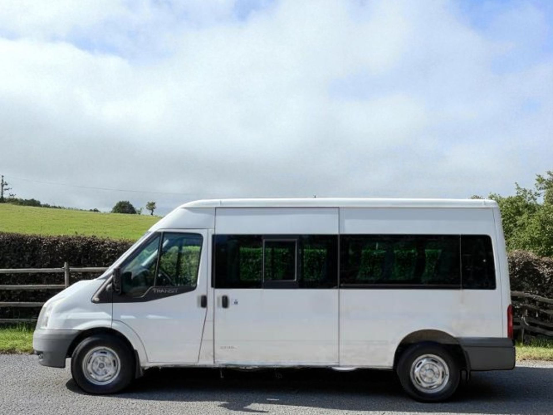 2011 FORD TRANSIT 2.4 TDCI 350 DURATORQ RWD L3 H2 MINIBUS >>--NO VAT ON HAMMER--<< - Image 13 of 46