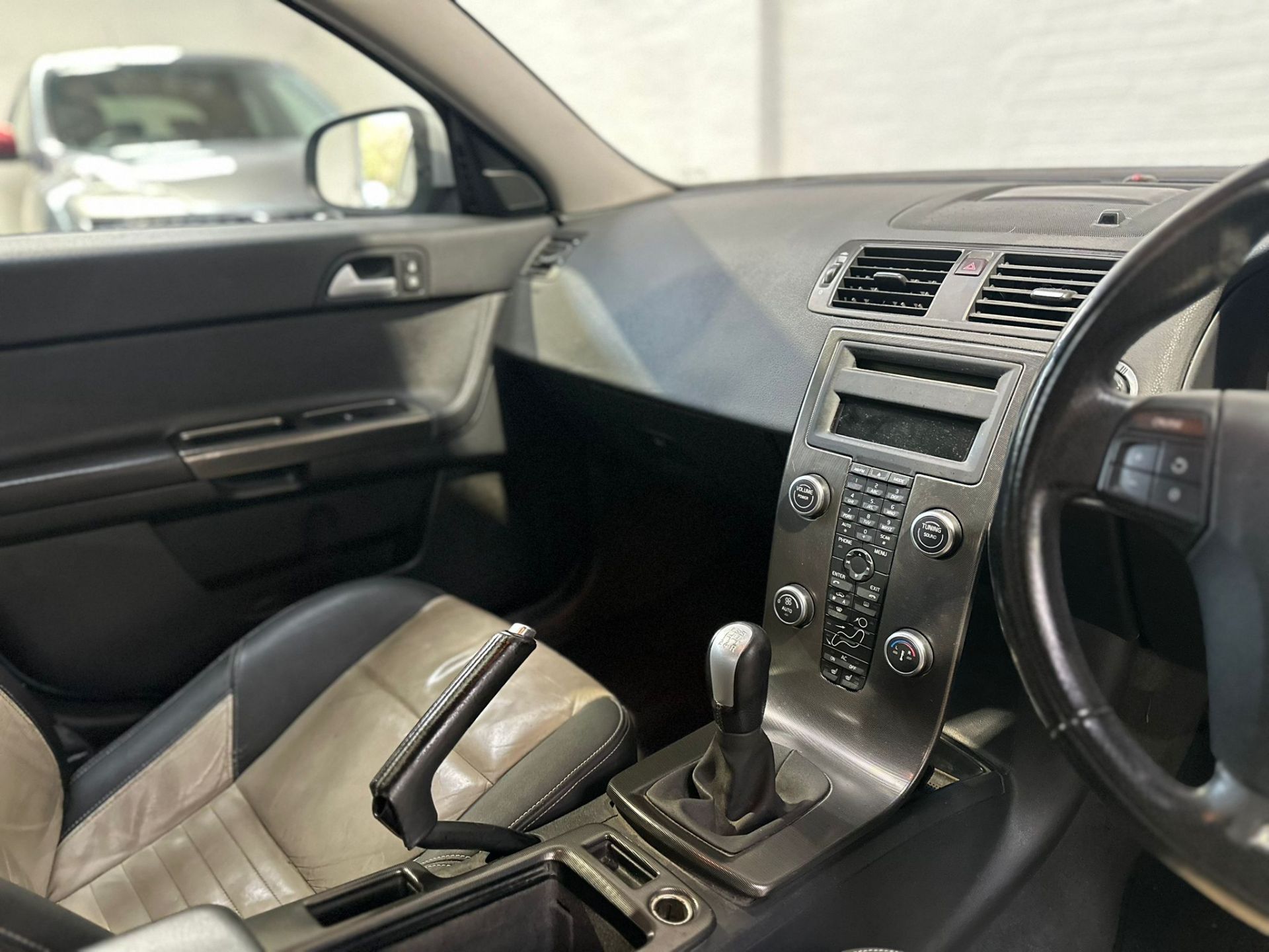 2009 VOLVO V50 R-DESIGN D DRIVE >>--NO VAT ON HAMMER--<< - Image 18 of 23