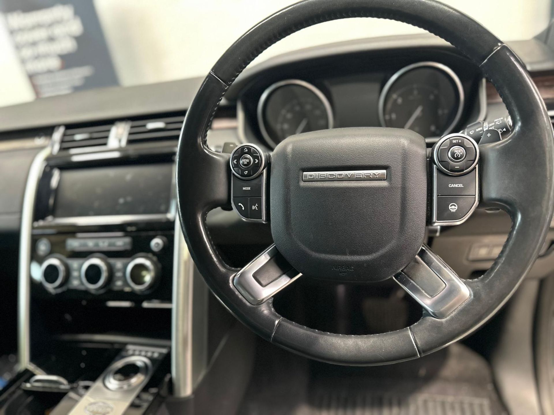 **(ONLY 76K MILEAGE)** 2017 LAND ROVER DISCOVERY HSE >>--NO VAT ON HAMMER--<< - Image 39 of 47