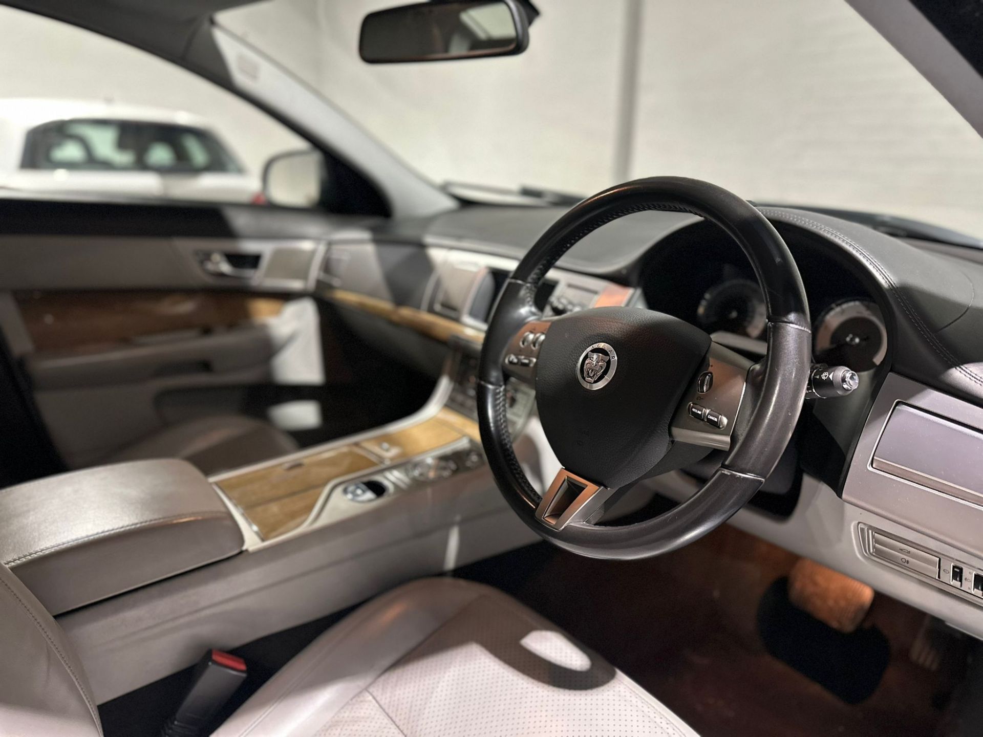 2009 JAGUAR XF PREMIUM LUXURY D V6 A 2.7L AUTOMATIC, 121K MILES >>--NO VAT ON HAMMER--<< - Image 26 of 28