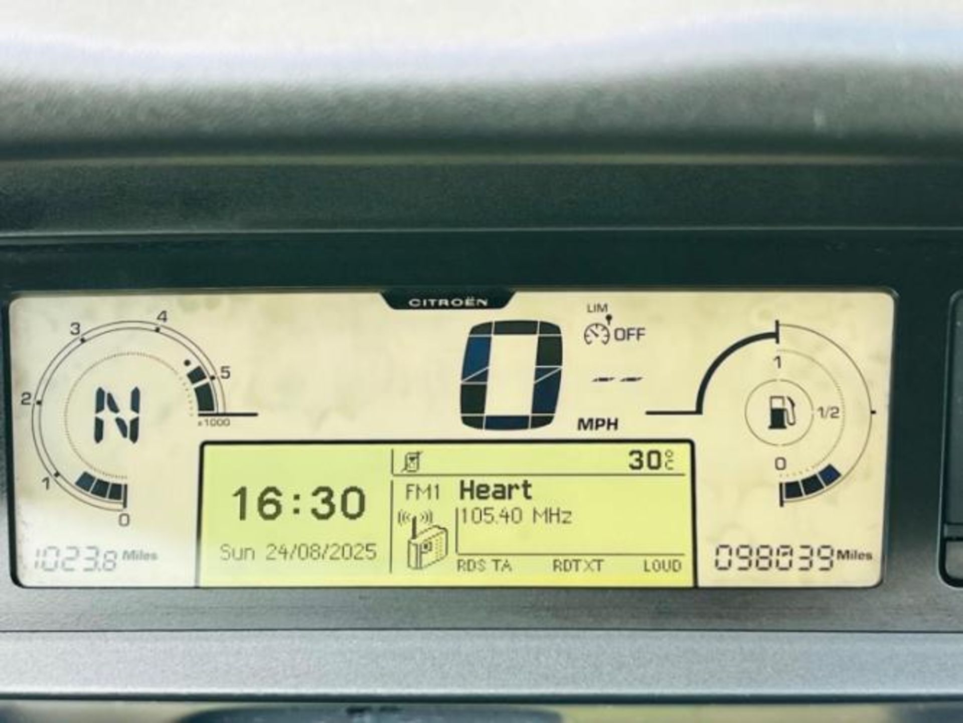 **(ONLY K MILEAGE)** 2012 CITROEN C4 G PICASSO VTR+ E-HDI A 1.6 SEMI AUTO >>--NO VAT ON HAMMER--<< - Image 22 of 29