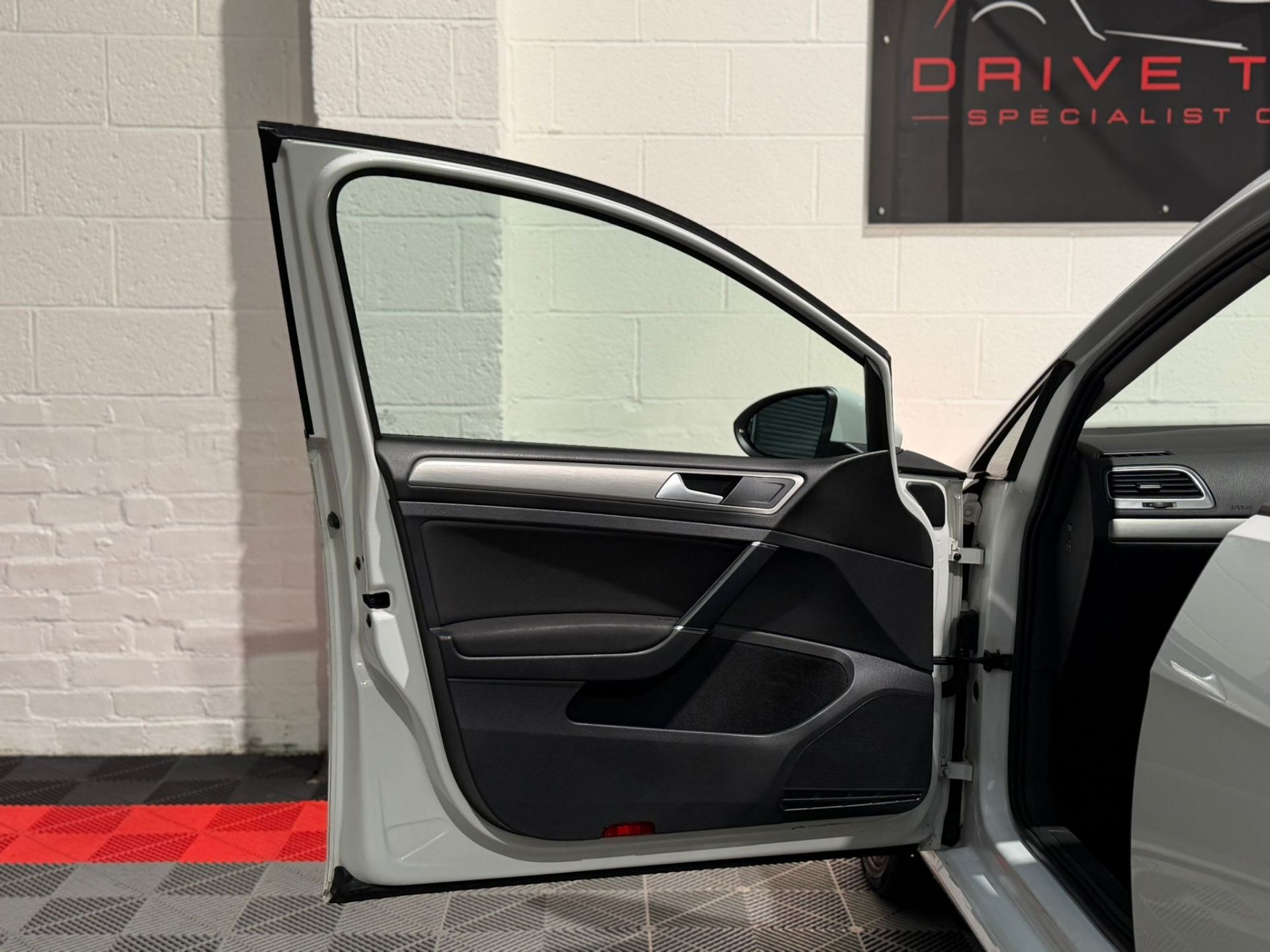 2014 VOLKSWAGEN GOLF MATCH TDI BMT S-A 1.6 DIESEL HATCHBACK >>--NO VAT ON HAMMER--<< - Image 18 of 29