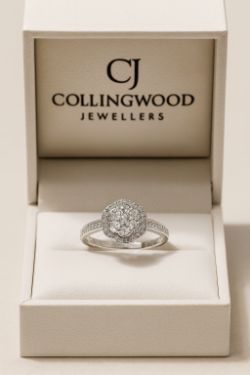 0.75CT DIAMOND CLUSTER ENGAGEMENT /DRESS RING/9CT WHITE GOLD + GIFT BOX + VALUATION CERT OF £2295