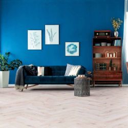 11 X PACKS (13.64M2) KRONOTEX 8MM HERRINGBONE LAMINATE – BORDEAUX OAK WHITE - RRP £1,000