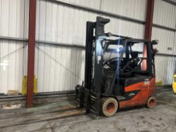 **(INCLUDES CHARGER)**LINDE E30HL-01/600 ELECTRIC FORKLIFT