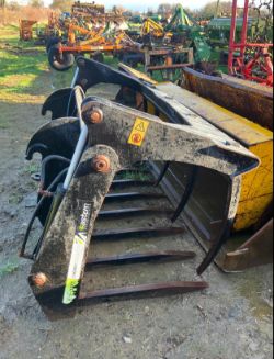 X-FORM 7FT 6 GRAB WITH MERLO BRACKETS