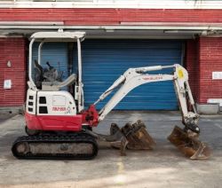 AKEUCHI TB215R 1.6T MINI EXCAVATOR / DIGGER