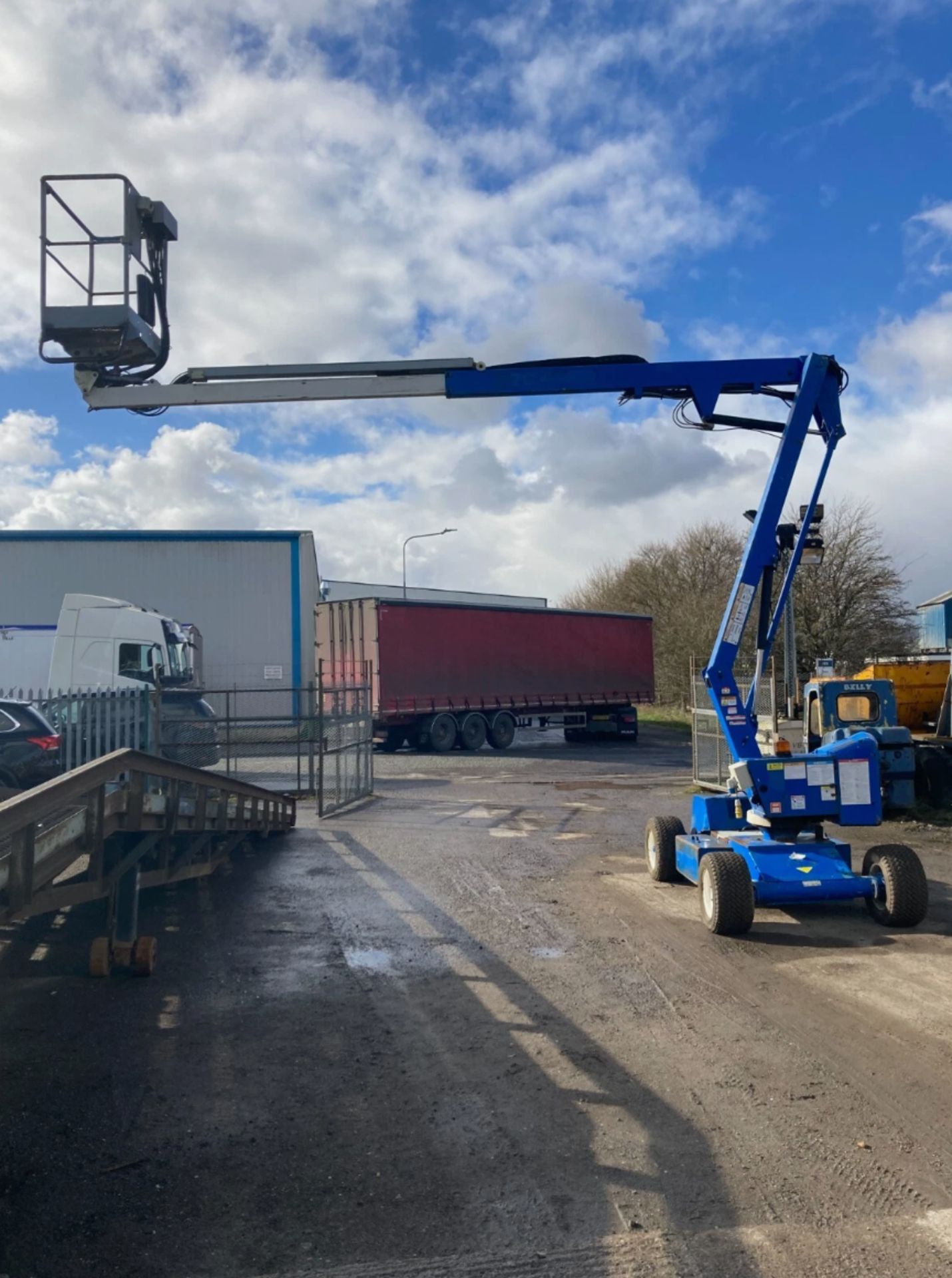 NIFTYLIFT HR12 CHERRY PICKER / SCISSOR LIFT – 2011 - Image 14 of 15