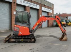 KUBOTA U27-4 2.7T MINI EXCAVATOR / DIGGER + HYDRAULIC QUICK HITCH