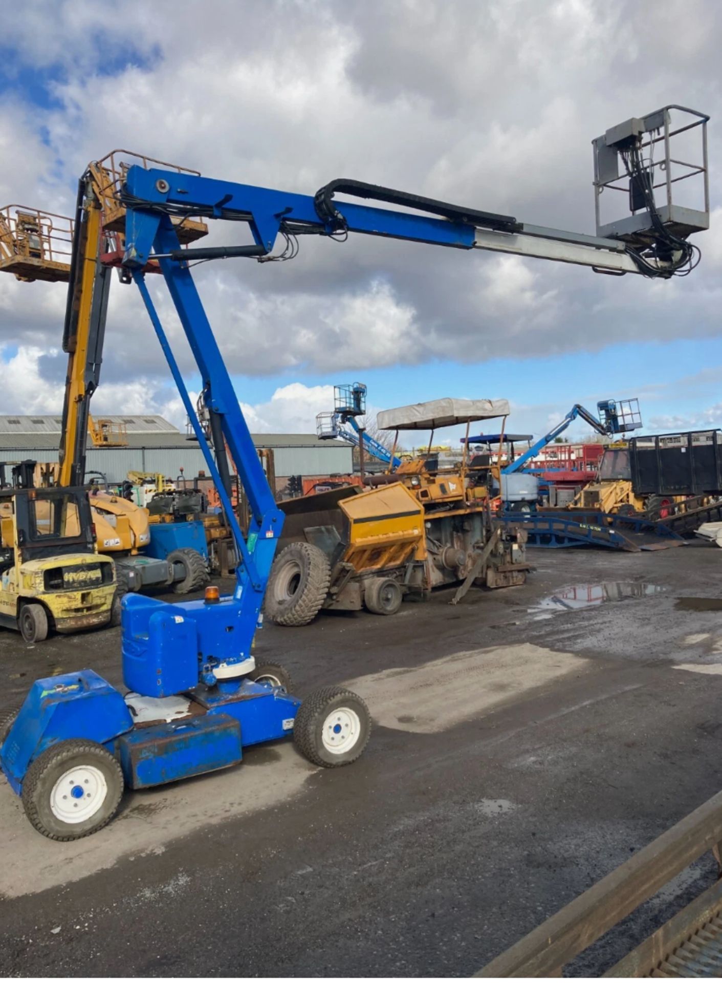 NIFTYLIFT HR12 CHERRY PICKER / SCISSOR LIFT – 2011 - Image 12 of 15