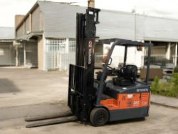 TOYOTA 7FBEF15 ELECTRIC 3-WHEEL FORKLIFT**(INCLUDES CHARGER)**