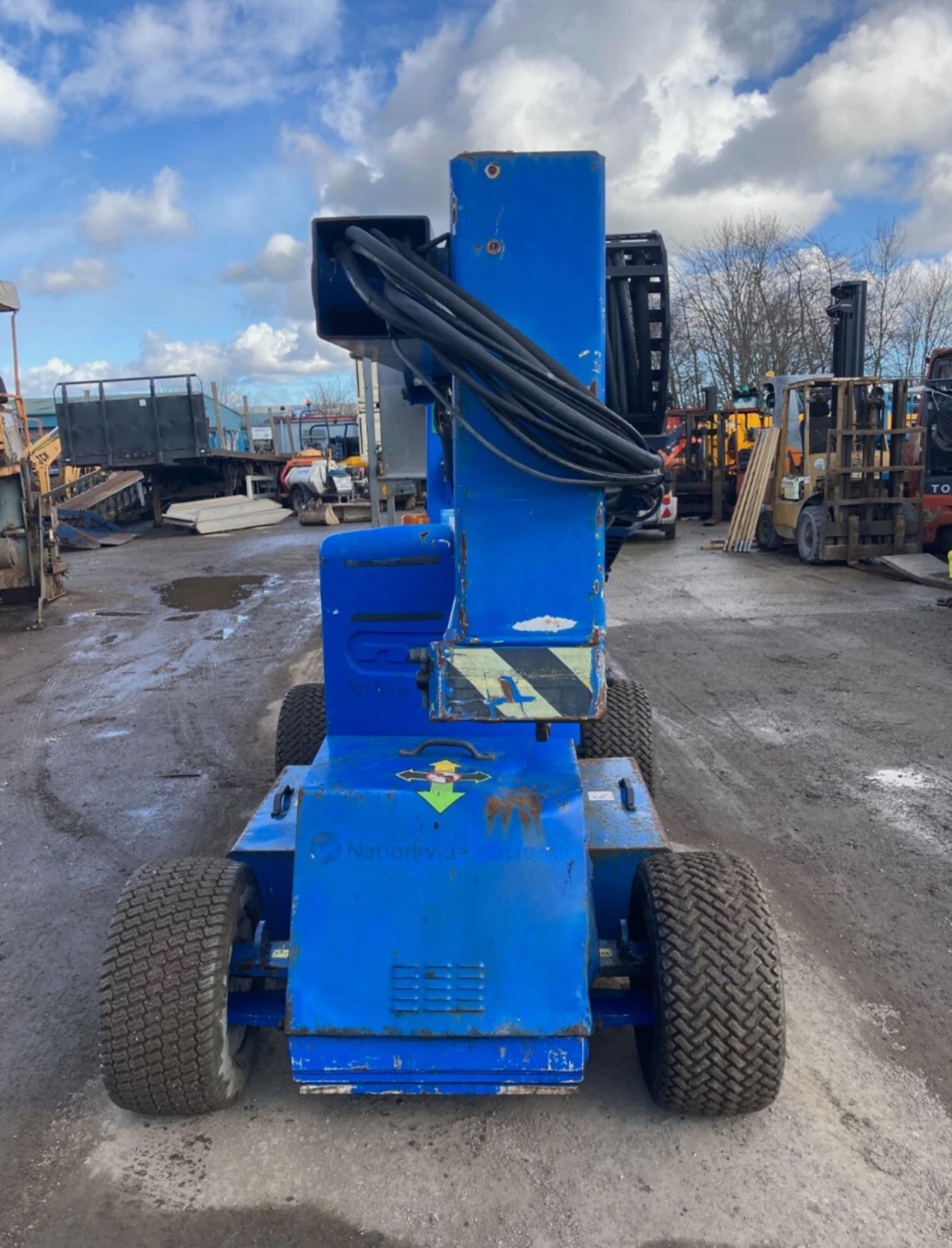 NIFTYLIFT HR12 CHERRY PICKER / SCISSOR LIFT – 2011 - Image 11 of 15