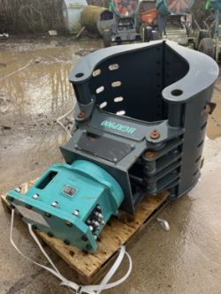 ** BRAND NEW ** ROTATING SELECTOR GRAB – HYDRAULIC ATTACHMENT