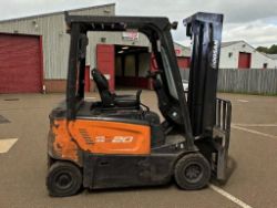 **(INCLUDES CHARGER)** 2019 DOOSAN B20X-7 ELECTRIC FORKLIFT