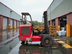2007 MOFFETT M5253T4 2.5T CONTAINER HANDLER – DUPLEX MAST – 3,000MM LIFT