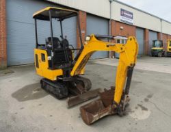 JCB 15C-1 MINI EXCAVATOR / DIGGER