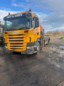 SCANIA R420 8X2 BEAVERTAIL 2005 SCANIA R420 8X2 BEAVERTAIL WITH PM 37012 CRANE