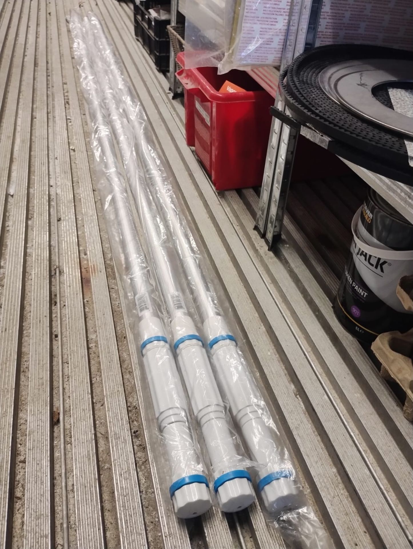 JOBLOT OF 3 - SWIMMING POOL ROUND ALUMINUM TELESCOPIC POLES - 2650MM LONG - BRAND NEW IN - Image 4 of 6