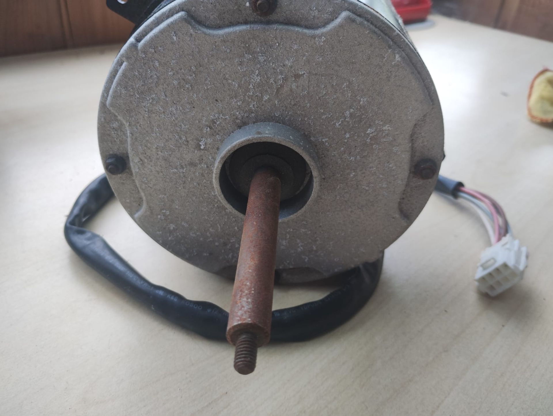 AIR CONDITIONING FAN MOTOR - Y7S623B54 - NEVER USED - Image 3 of 5