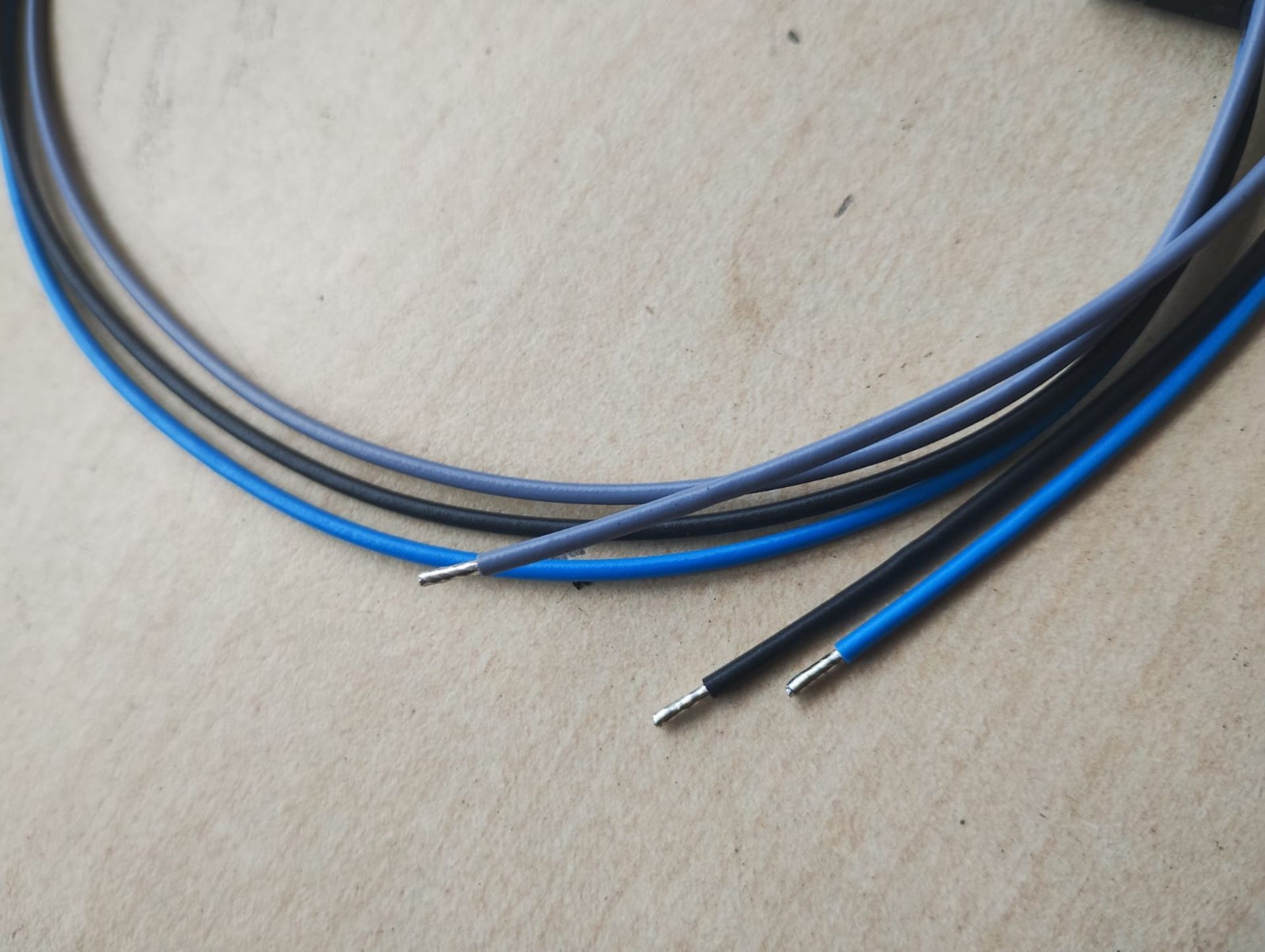 PC-00126 MICROSWITCH ROLLER LEVER 6A - NEW - Image 2 of 4