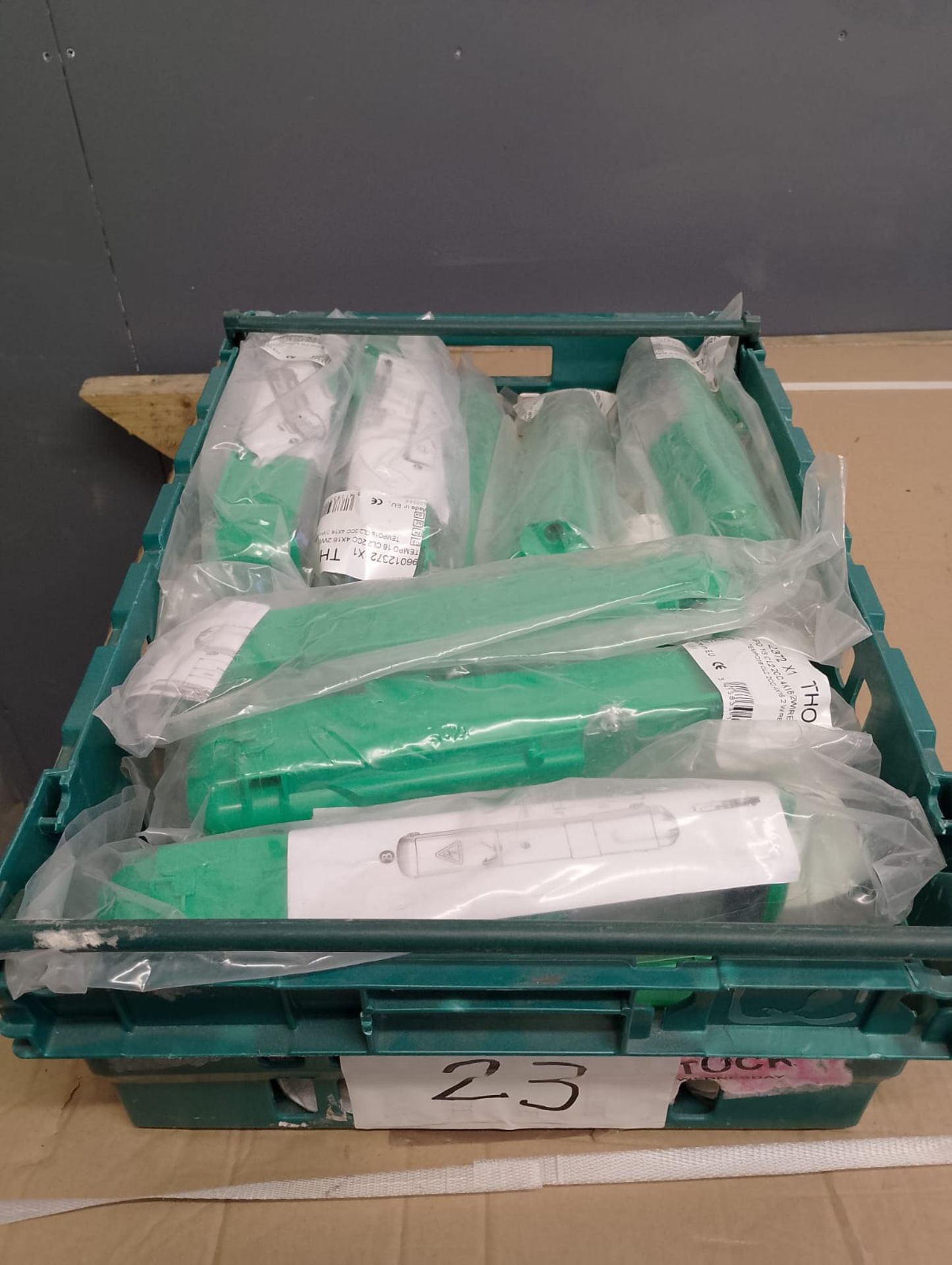 JOBLOT X 2 CRATES NUMBER 23 RESELLER CARBOOT MARKET - Image 8 of 10