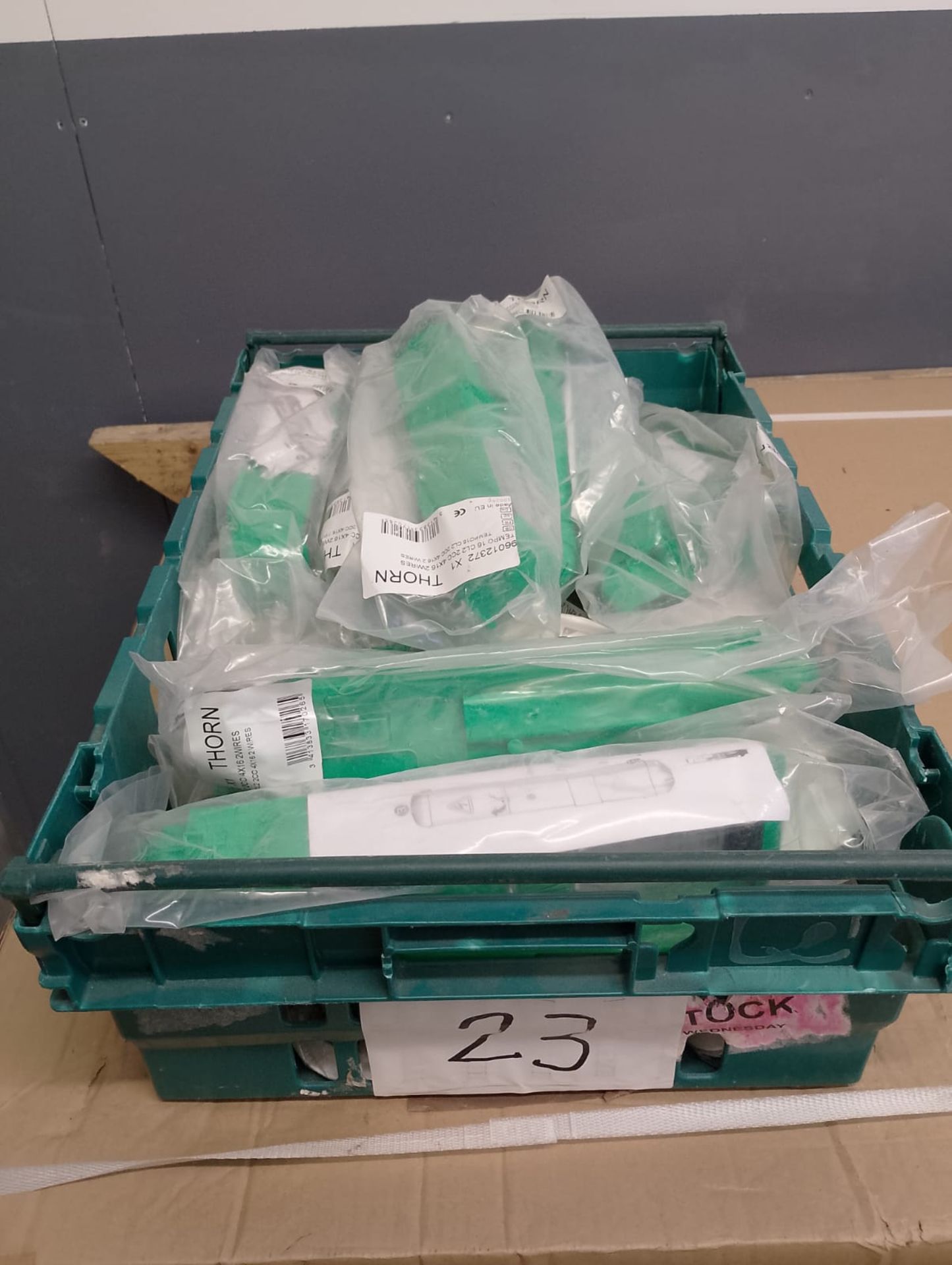 JOBLOT X 2 CRATES NUMBER 23 RESELLER CARBOOT MARKET - Image 9 of 10