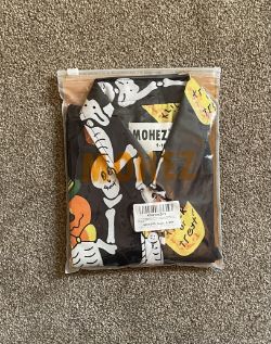 100 X BRAND NEW CHILDREN'S HALLOWEEN SHORT-SLEEVE SHIRTS RRP £ 1,750.00
