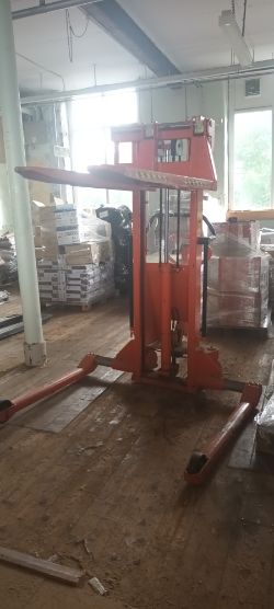 PALLET LIFTER/STACKER MANUEL 5FT