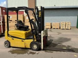 **(INCLUDES CHARGER)** LINDE MATERIAL HANDLING ELECTRIC FORKLIFT