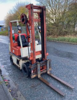 NISSAN 15 FORKLIFT TRUCK / STACKER