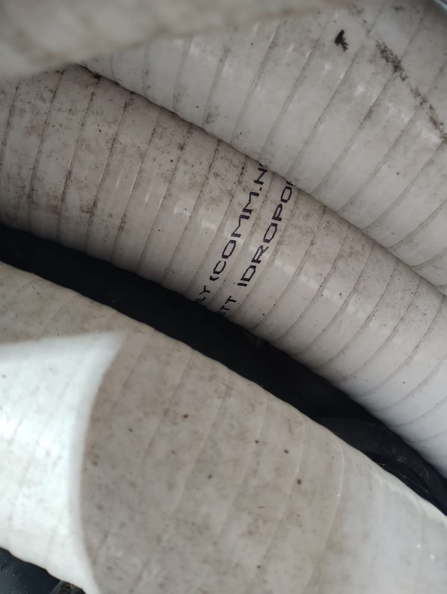JOBLOT OF 8 LARGE ROLLS OF SWIMMING POOL PIPE AND HOSES - EVERYTHING YOU SEE - Image 4 of 7