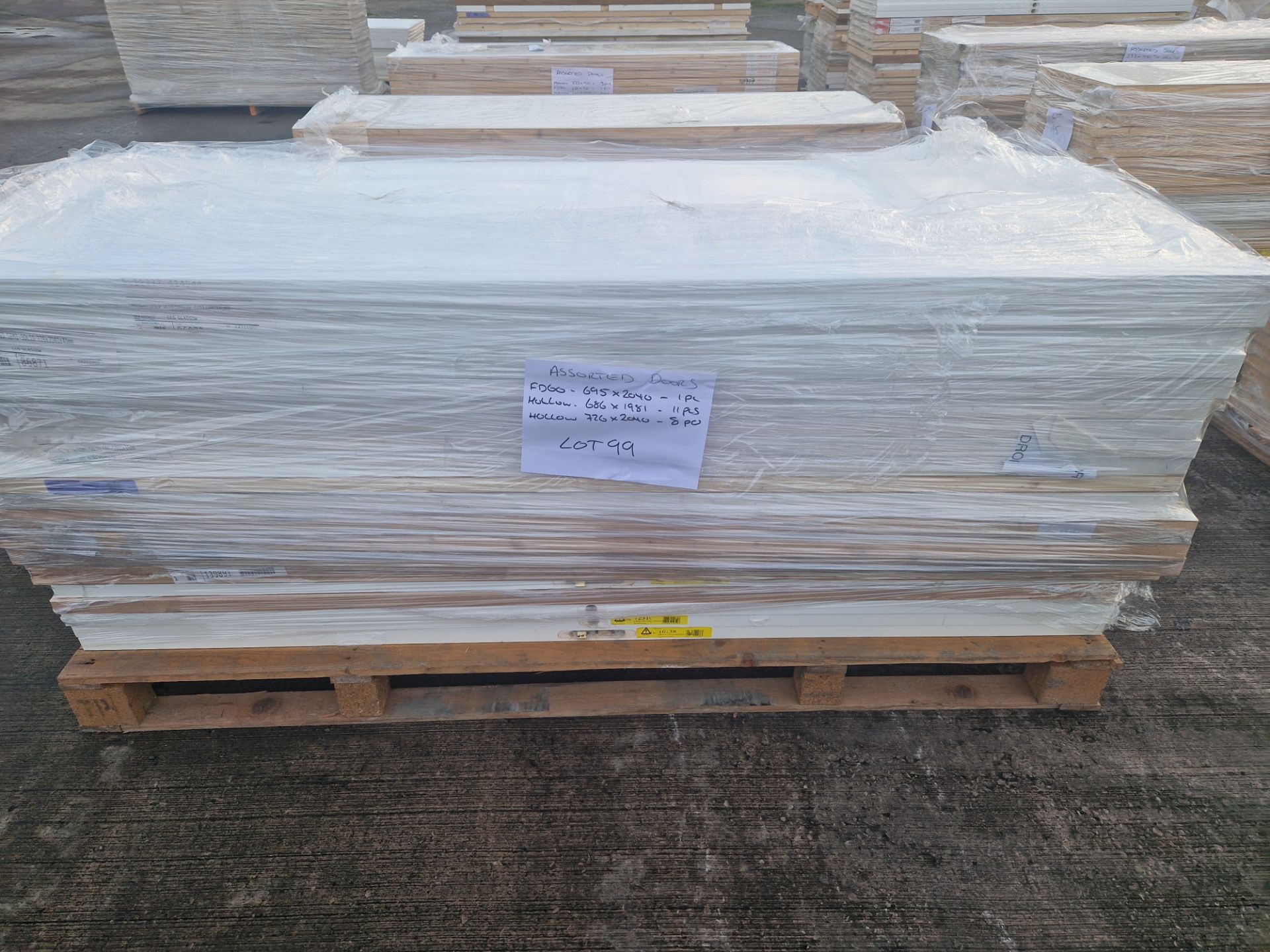 60 X BRAND NEW MIXED INTERNAL DOORS - PICKED AT RANDOM