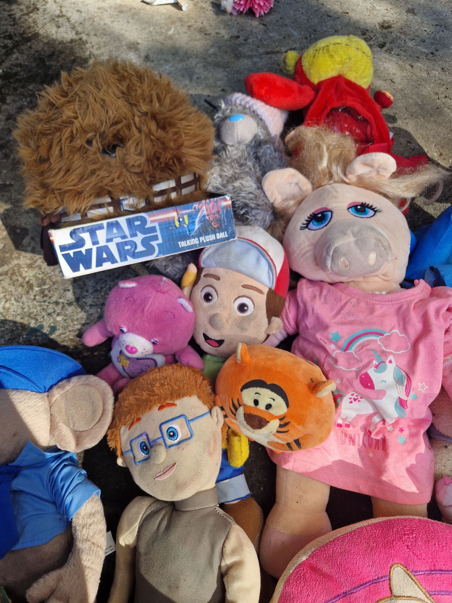 PALLET OF TOYS OVER 250 PLUSH TOYS DISNEY MARVEL CARTOON PAW PATROL ECT - Image 2 of 8