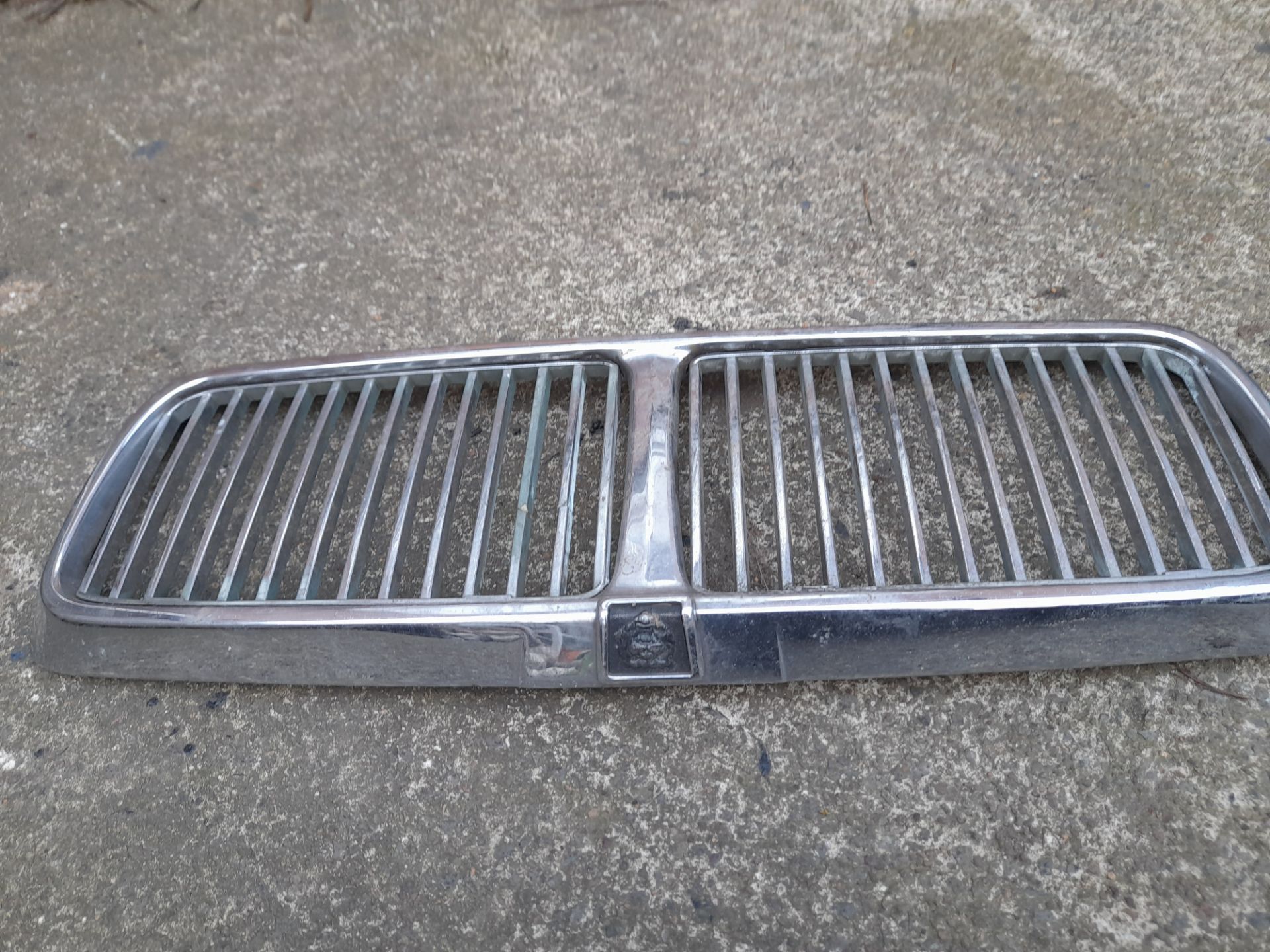 JOBLOT OF CLASSIC FORD CAR FRONT GRILLS