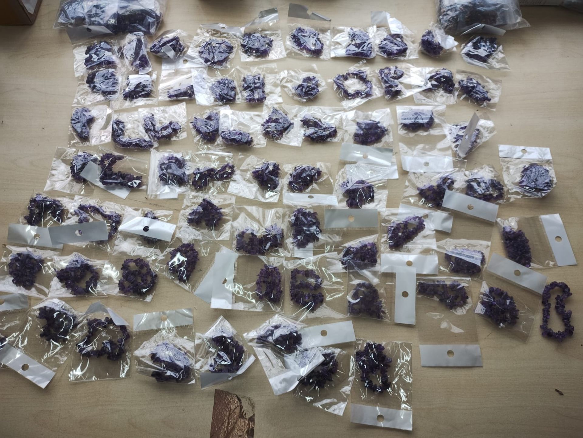 AMETHYST DARK SMALL CRYSTAL CHIP BRACELET - JOBLOT OF 68 - BRAND NEW - Image 2 of 3