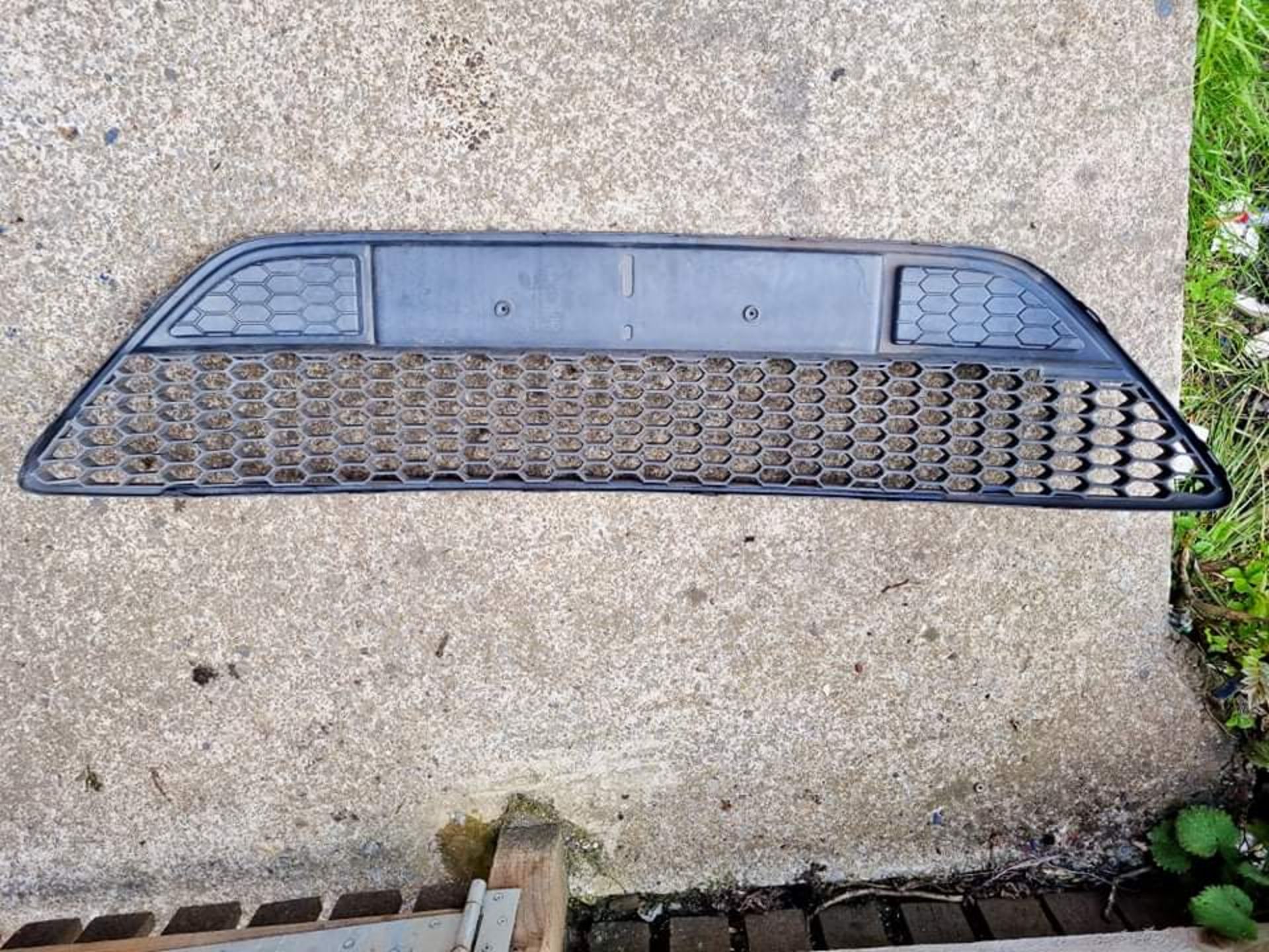 JOBLOT OF CLASSIC FORD CAR FRONT GRILLS - Image 11 of 12