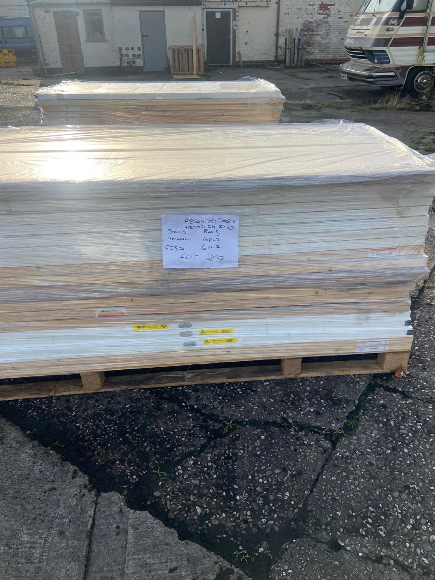 60 X BRAND NEW MIXED INTERNAL DOORS - PICKED AT RANDOM - Image 6 of 7