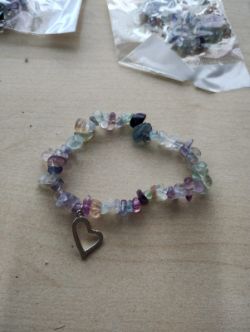 FLUORITE CRYSTAL CHIP BRACELET HOLLOW HEART SILVER - JOBLOT OF 22 - BRAND NEW