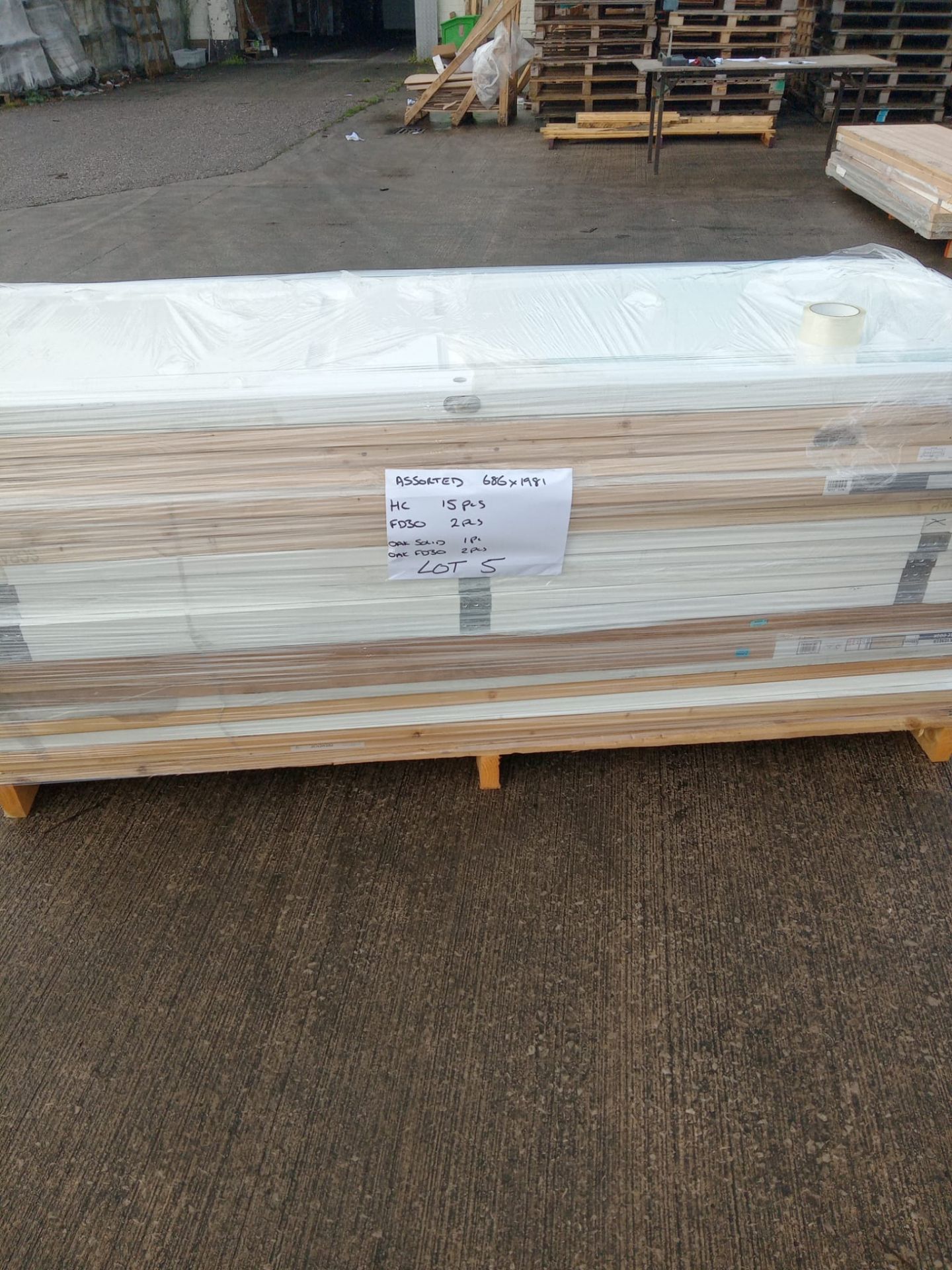 60 X BRAND NEW MIXED INTERNAL DOORS - PICKED AT RANDOM - Image 2 of 8