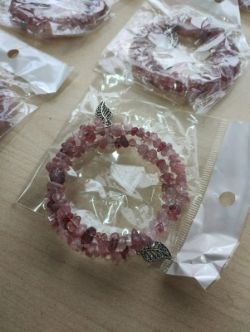 STRAWBERRY QUARTZ CRYSTAL CHIP WRAP AROUND LEAF BRACELET - JOBLOT OF 15 - BRAND NEW